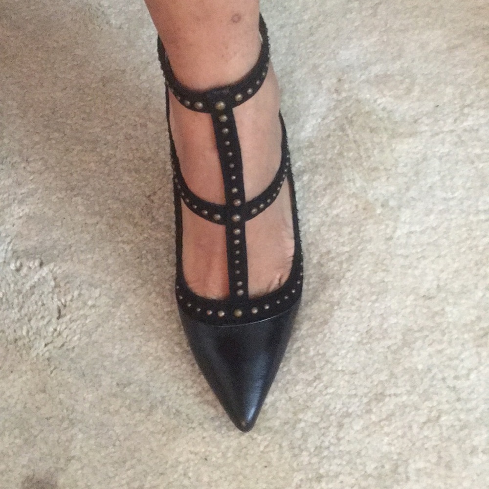 BCBG MaxAzria leather pumps